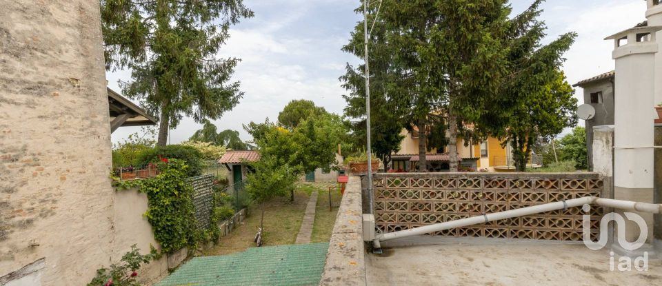 Rifugio 6 locali di 141 m² in Recanati (62019)