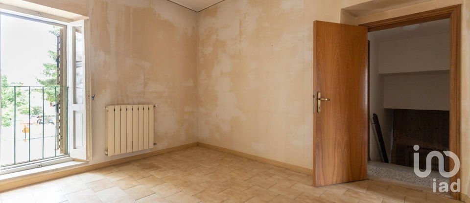 Rifugio 6 locali di 141 m² in Recanati (62019)