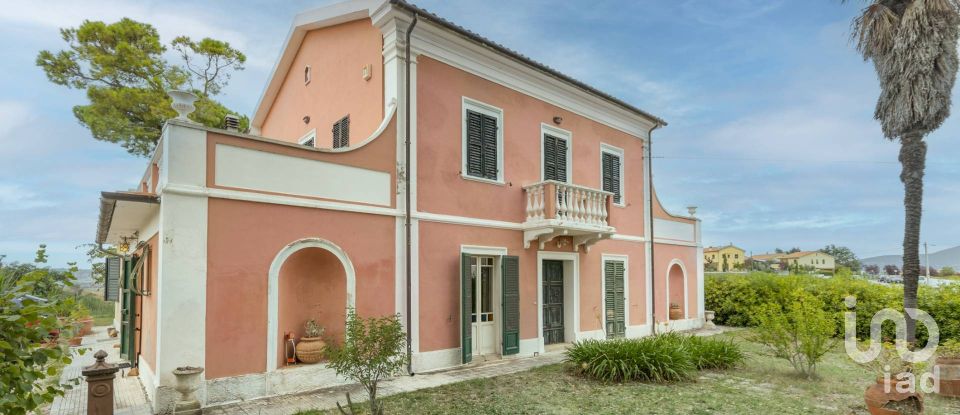 Casa 7 locali di 346 m² in Osimo (60027)