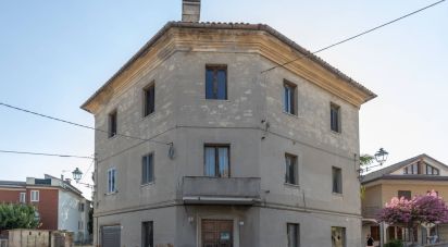 Town house 9 rooms of 264 sq m in Ponzano di Fermo (63845)