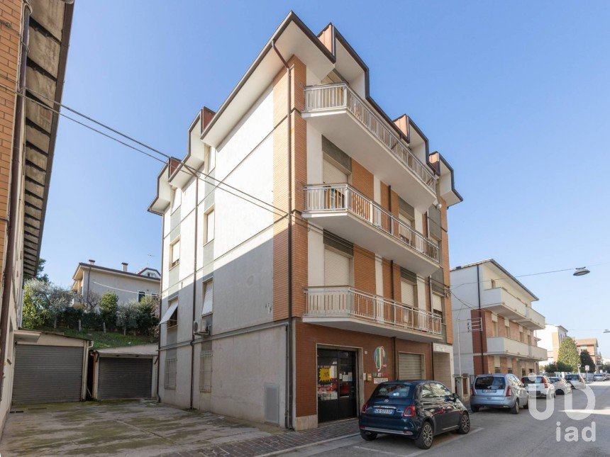 Shop / premises commercial of 106 m² in Porto Sant'Elpidio (63821)