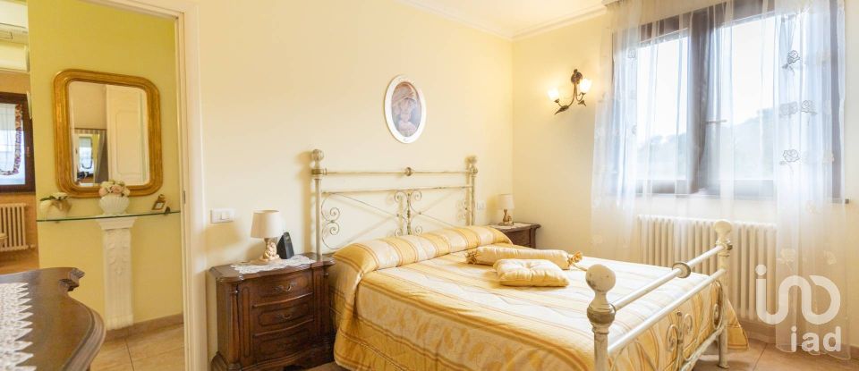 Apartment 7 rooms of 164 m² in Loreto (60025)