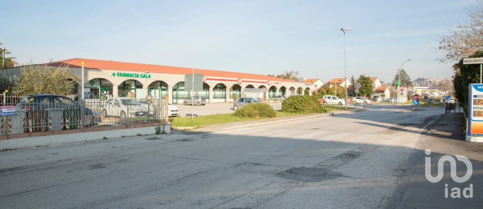 Shop / premises commercial of 66 m² in Osimo (60027)