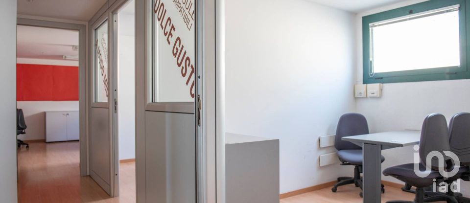 Capannone di 430 m² in Ancona (60131)