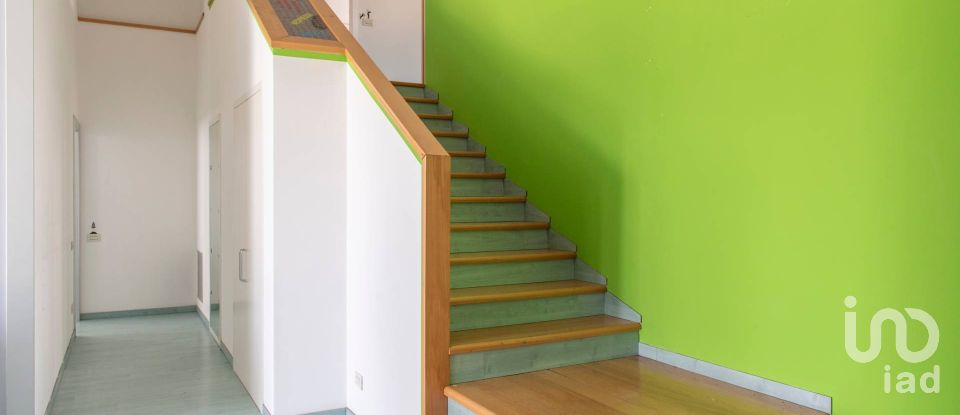 Capannone di 430 m² in Ancona (60131)