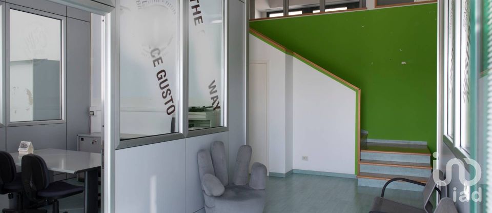 Capannone di 430 m² in Ancona (60131)