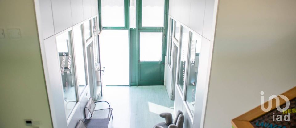 Capannone di 430 m² in Ancona (60131)