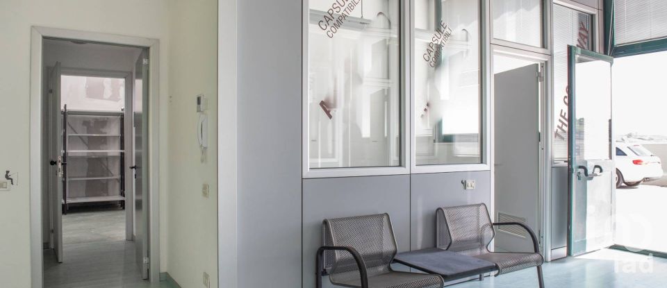 Capannone di 430 m² in Ancona (60131)