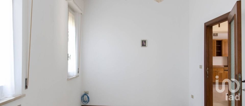 Town house 8 rooms of 220 m² in Offagna (60020)