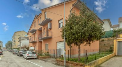 Apartment 5 rooms of 210 sq m in Castelfidardo (60022)