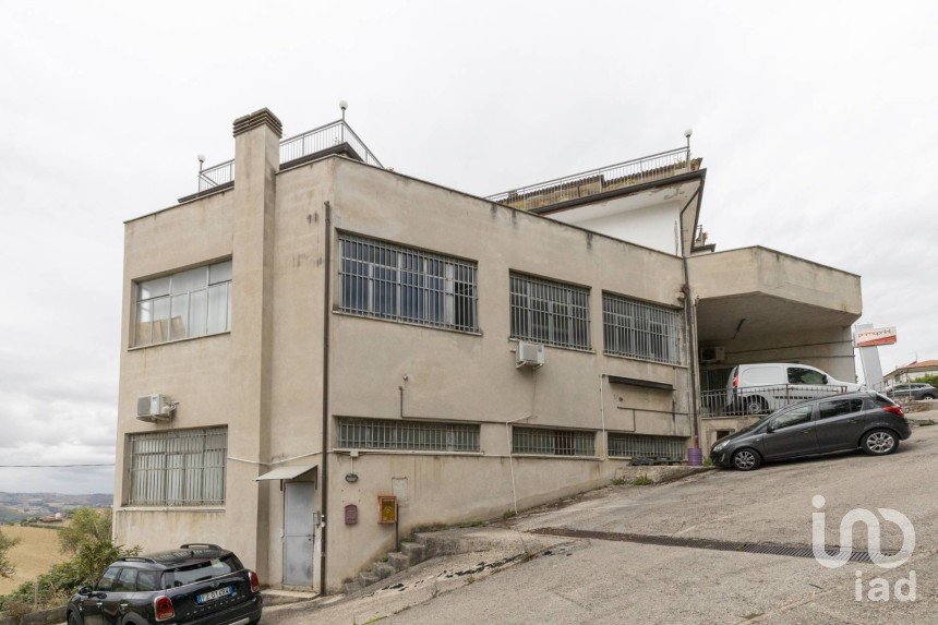 Ufficio di 650 m² in Montegranaro (63812)