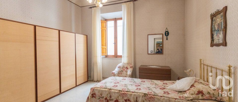 Appartamento 6 locali di 228 m² a Osimo (60027)