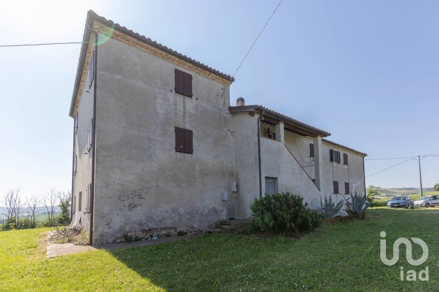 Casa 10 locali di 572 m² in Polverigi (60020)