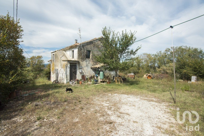 Rustico 10 locali di 237 m² in Belvedere Ostrense (60030)