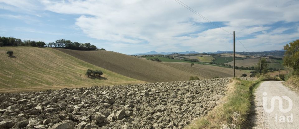 Rustico 10 locali di 237 m² in Belvedere Ostrense (60030)