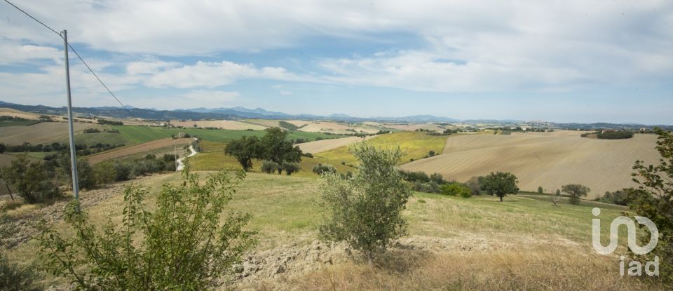 Rustico 10 locali di 237 m² in Belvedere Ostrense (60030)