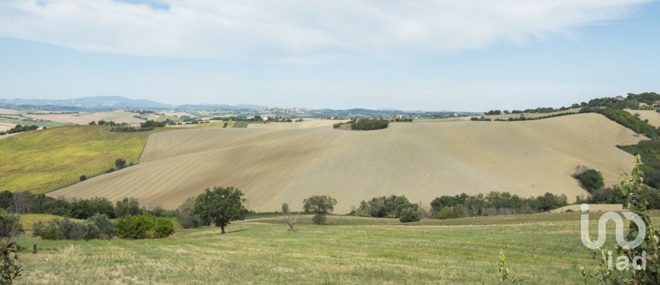 Rustico 10 locali di 237 m² in Belvedere Ostrense (60030)