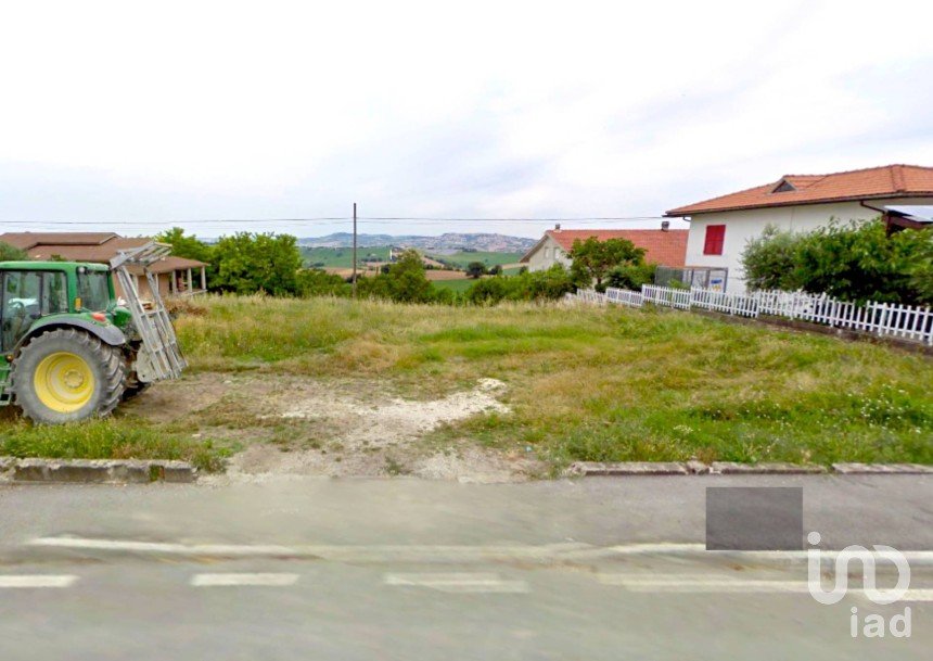 Terreno di 1.740 m² in Recanati (62019)