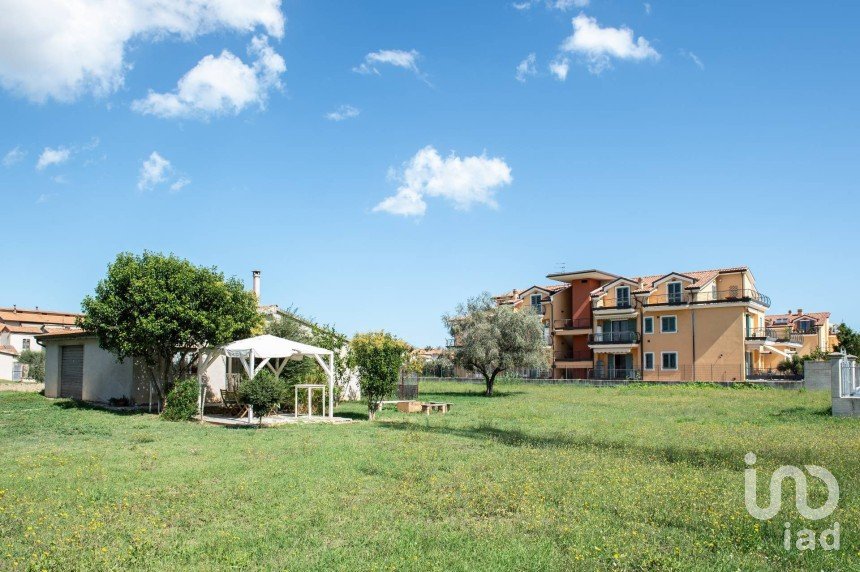 Terreno di 550 m² in Loreto (60025)