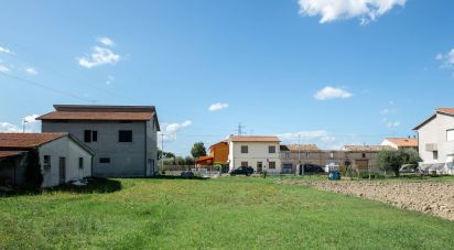 Terreno di 550 m² in Loreto (60025)