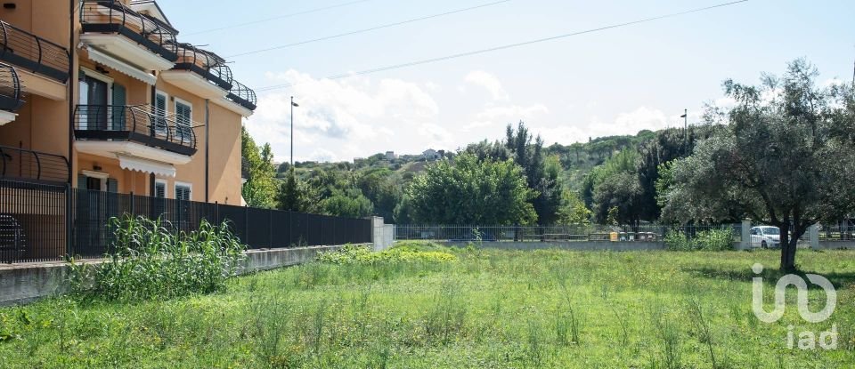 Terreno di 550 m² in Loreto (60025)