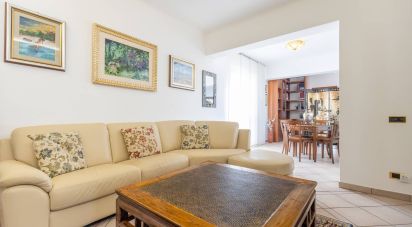 Casale 8 locali di 300 m² in Loreto (60025)