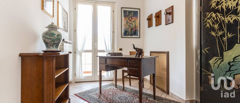 Casale 8 locali di 300 m² in Loreto (60025)