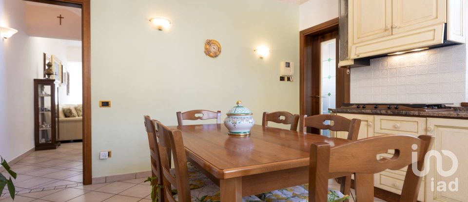 Casale 8 locali di 300 m² in Loreto (60025)