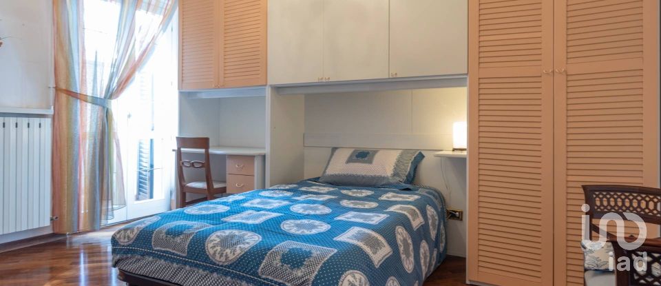 Casale 8 locali di 300 m² in Loreto (60025)