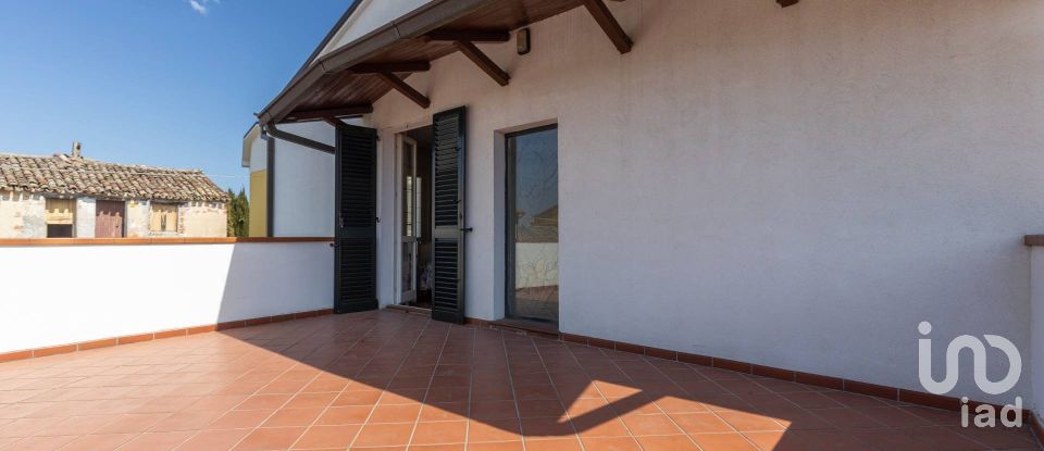 Casale 8 locali di 300 m² in Loreto (60025)