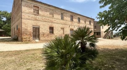 Rustico 24 locali di 1.207 m² in Recanati (62019)