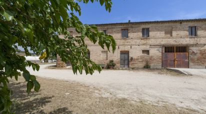 Rustico 24 locali di 1.207 m² in Recanati (62019)