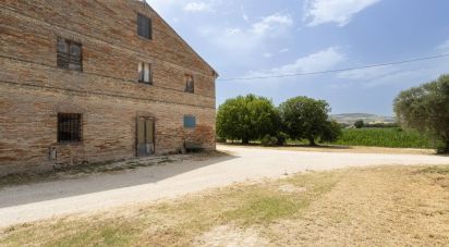 Rustico 24 locali di 1.207 m² in Recanati (62019)