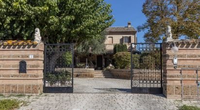 Casale 15 locali di 630 m² in Recanati (62019)