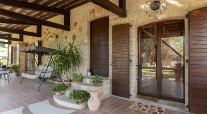 Casale 15 locali di 630 m² in Recanati (62019)