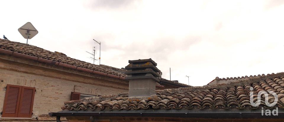 House 12 rooms of 420 m² in Montefano (62010)