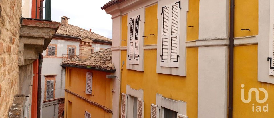 House 12 rooms of 420 m² in Montefano (62010)