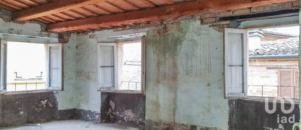 House 12 rooms of 420 m² in Montefano (62010)