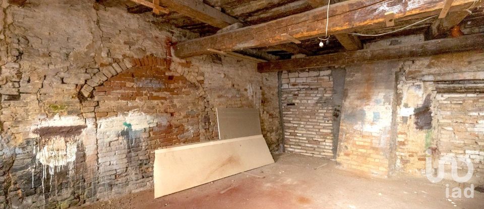 House 12 rooms of 420 m² in Montefano (62010)