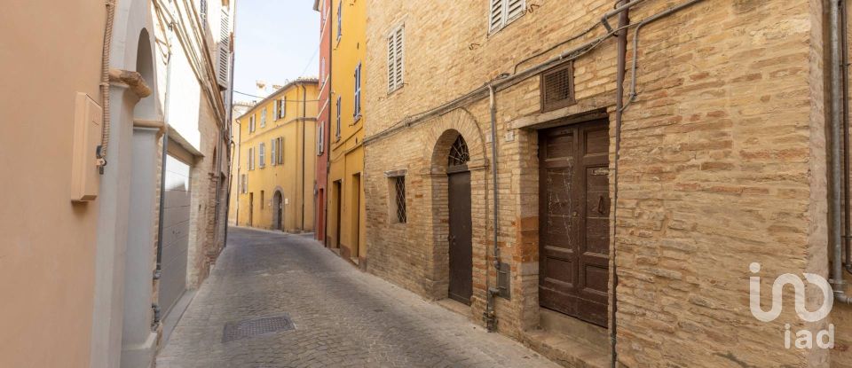 House 12 rooms of 420 m² in Montefano (62010)