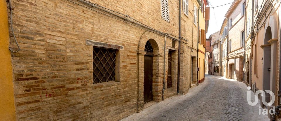 House 12 rooms of 420 m² in Montefano (62010)