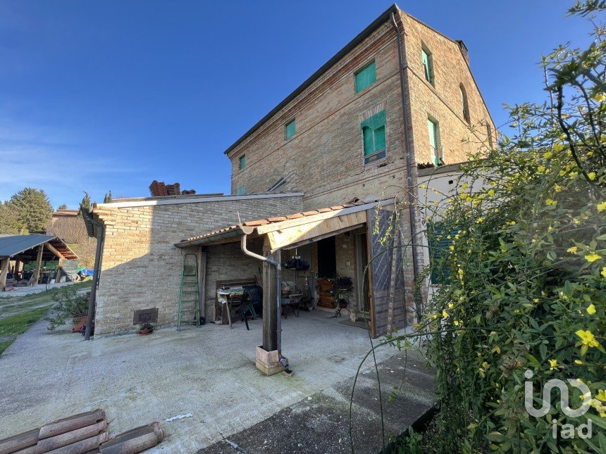 Casa indipendente 10 locali di 240 m² in Fermo (63900)