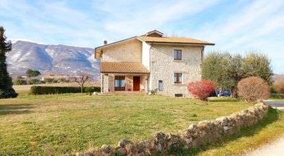 Casa indipendente / Villa 12 locali di 450 m² in Folignano (63084)