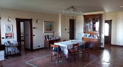 House/villa 12 rooms of 450 sq m in Folignano (63084)