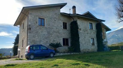 Casa indipendente / Villa 12 locali di 450 m² in Folignano (63084)