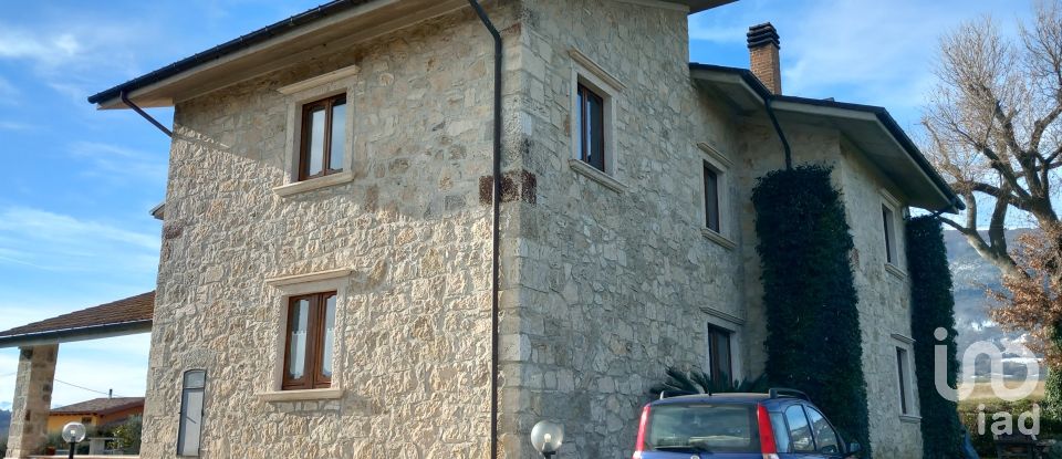 Casa 12 locali di 450 m² in Folignano (63084)