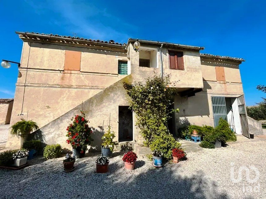 Casa indipendente 10 locali di 740 m² in Recanati (62019)