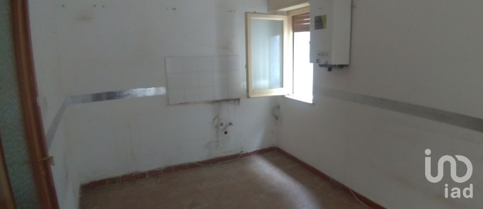 Building 5 rooms of 70 m² in Città Sant'Angelo (65013)