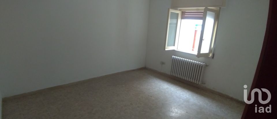 Building 5 rooms of 70 m² in Città Sant'Angelo (65013)