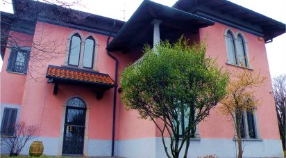 House/villa 7 rooms of 268 sq m in Vergiate (21029)